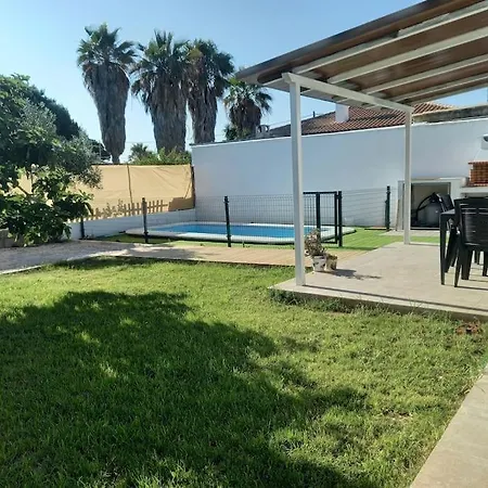Holiday home Mi Huerto, Casa Con Piscina, En La Barrosa *